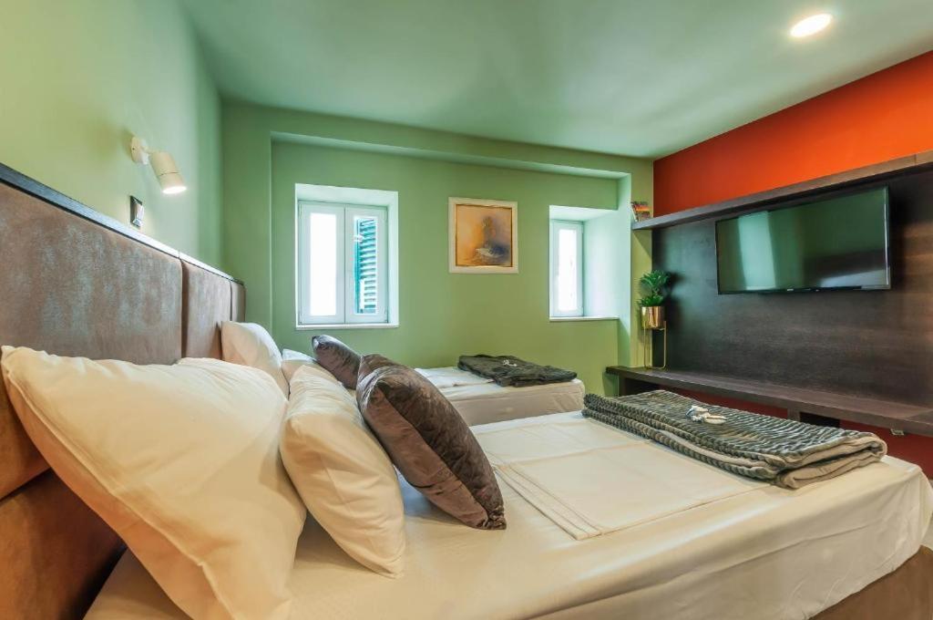 X Boutique Marinac Studio Apartments & Rooms Sibenik Luaran gambar